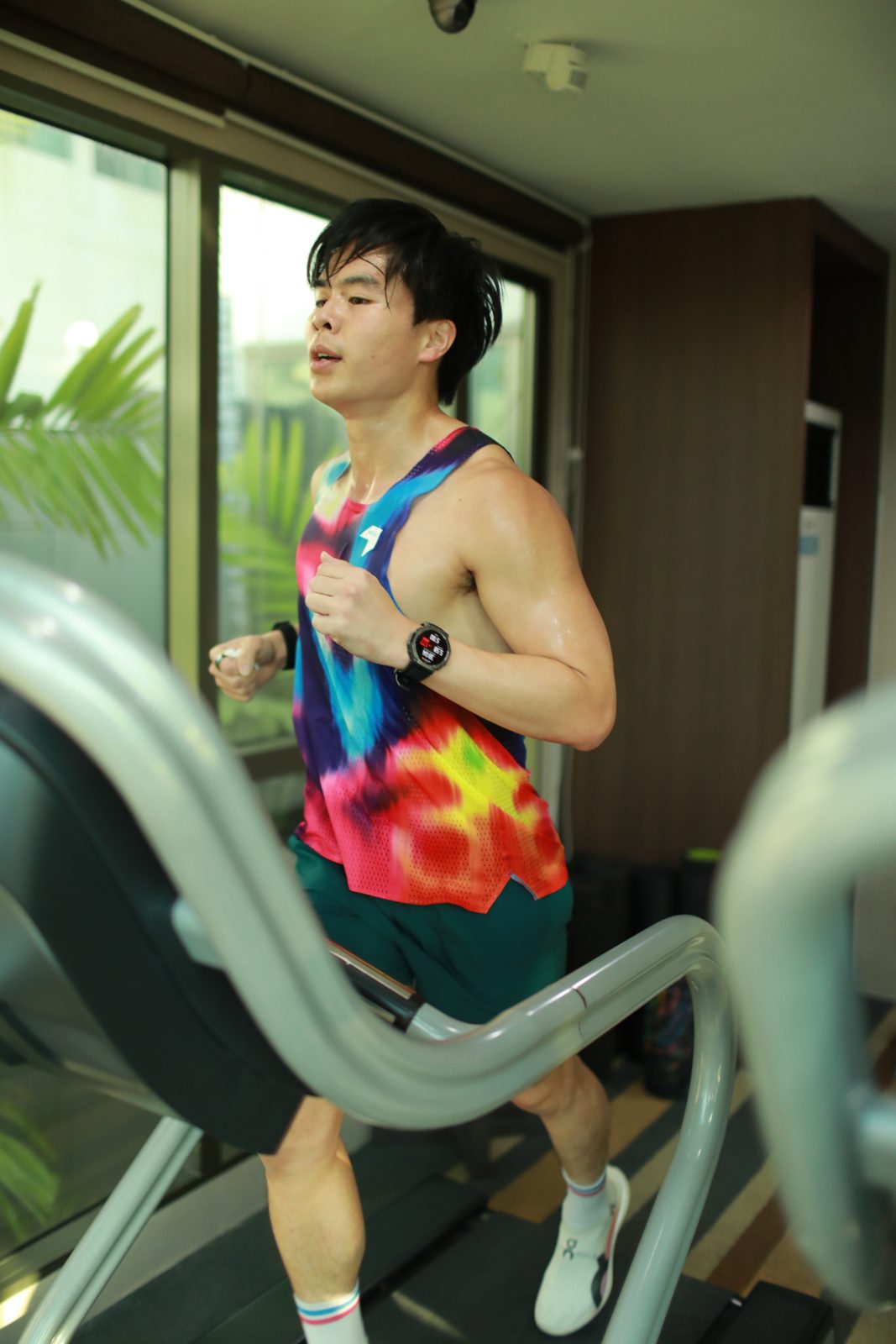 Athlete running on a treadmill during a lactate test